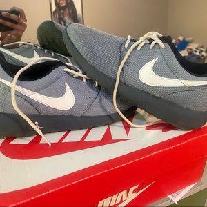 NIKE ROSHERUN (GS) 6.5y (womens 8)